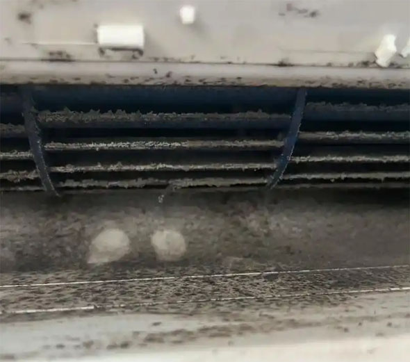 钦州空调吹的风有股烧焦味是怎么回事